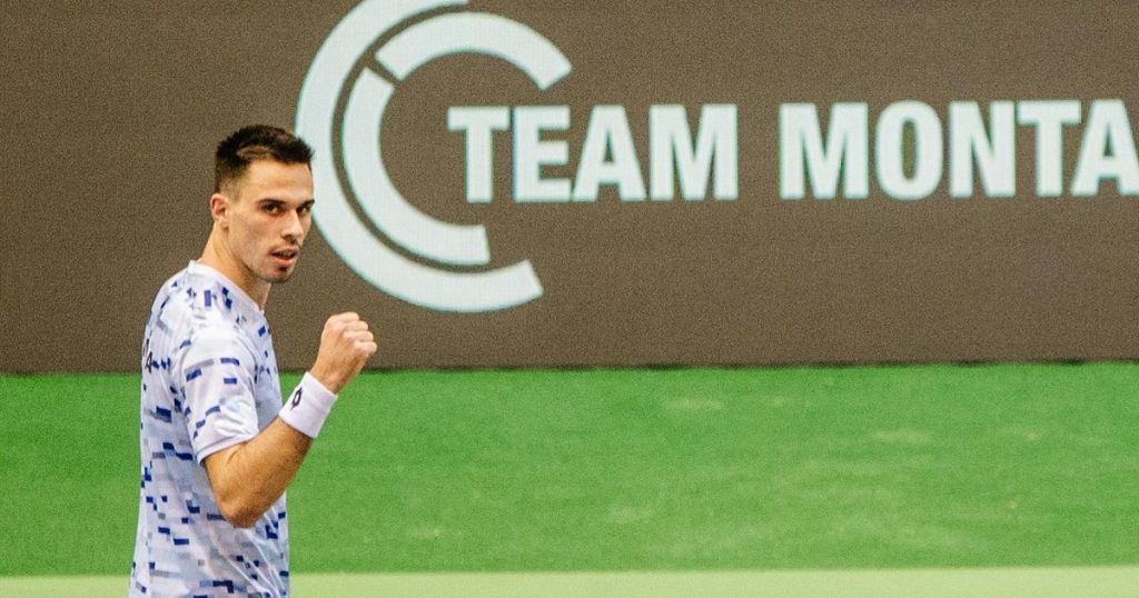 Romania leads Bulgaria with 1-0, in the Davis Cup. Cezar Creţu won the first match