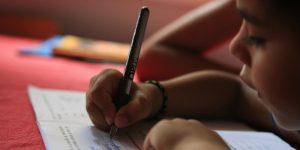Alarming increase in school dropouts. Romania, warned by the European Commission. The teachers blame the measures of the Bolojan Government