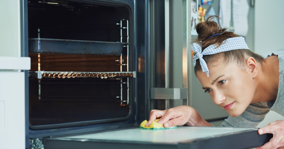 Surprise food that helps you get rid of oven fat in ten minutes