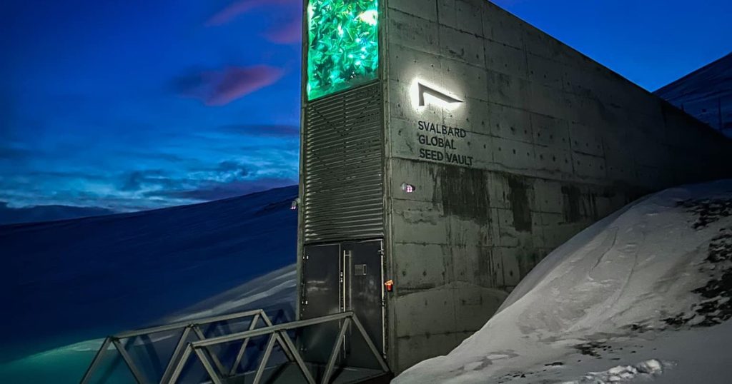 "The Warehouse of Revelation", a huge tank of seeds, receives thousands of new varieties to protect biodiversity