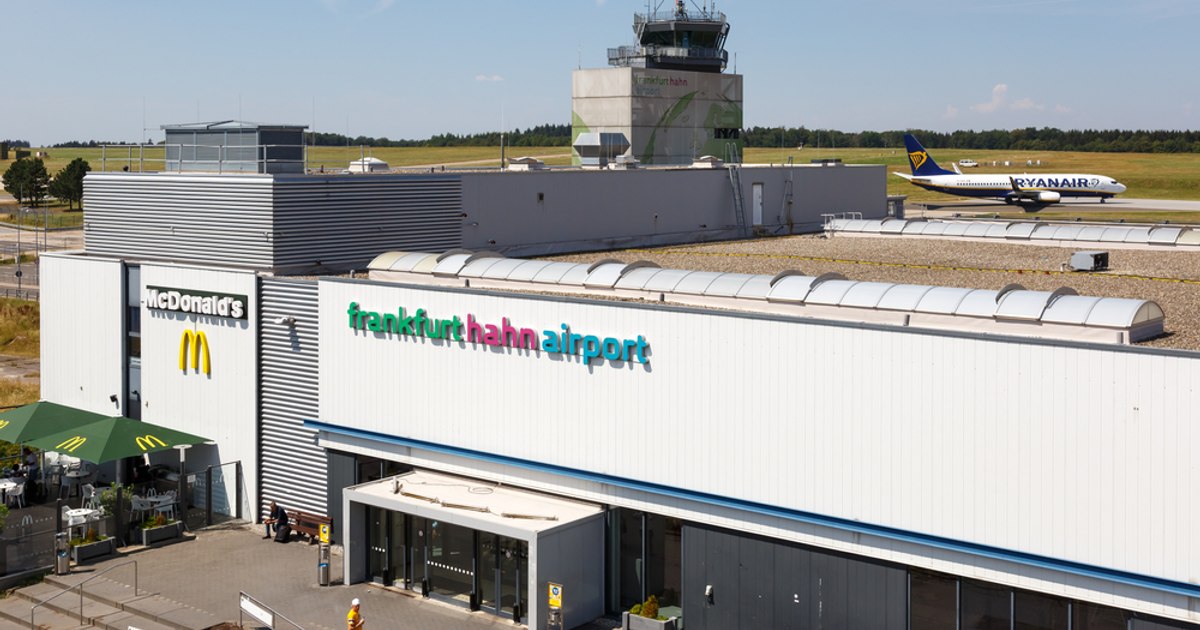 The big mistake that millions of travelers make when she reserves an ultra cheap flight to Europe