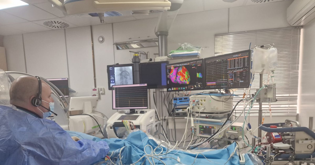 The "electric storm" who saved the life of a patient with acute myocardial infarction. Procedure was used for the first time in Romania