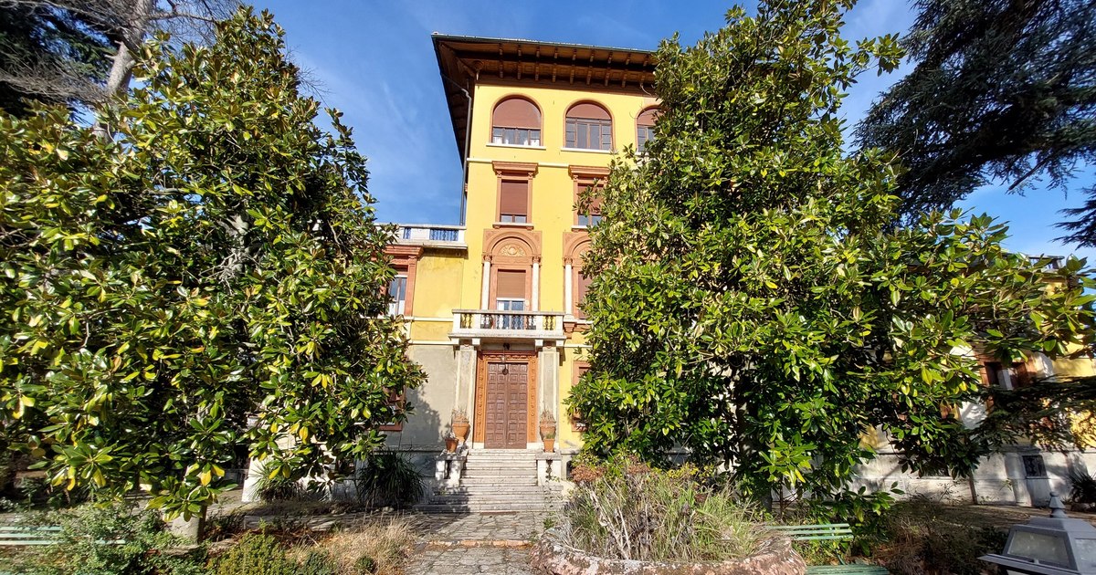 The historical apartment in which Garibaldi stood in a palace in Italy is sold three times cheaper than a studio in Cluj-Napoca