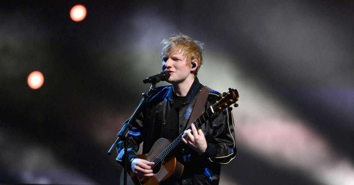 Video India police offered Ed Sheeran during a street recital