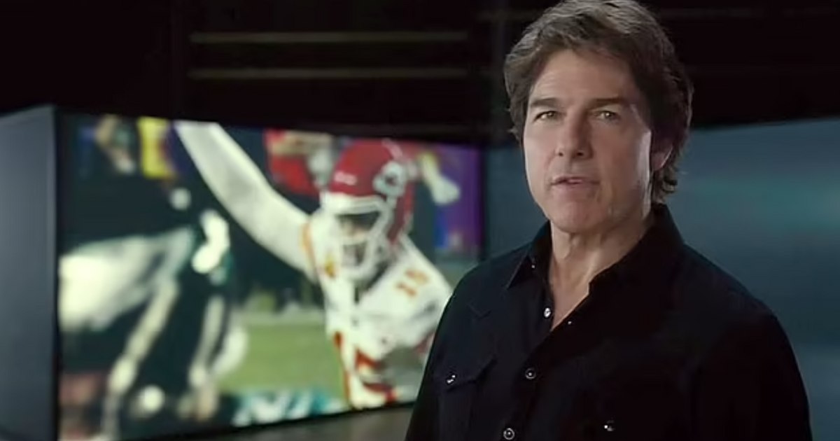 Video Tom Cruise, an appearance in the Super Bowl advertisement. The fans were shocked by the appearance of his face, which seems "stretched to the maximum"