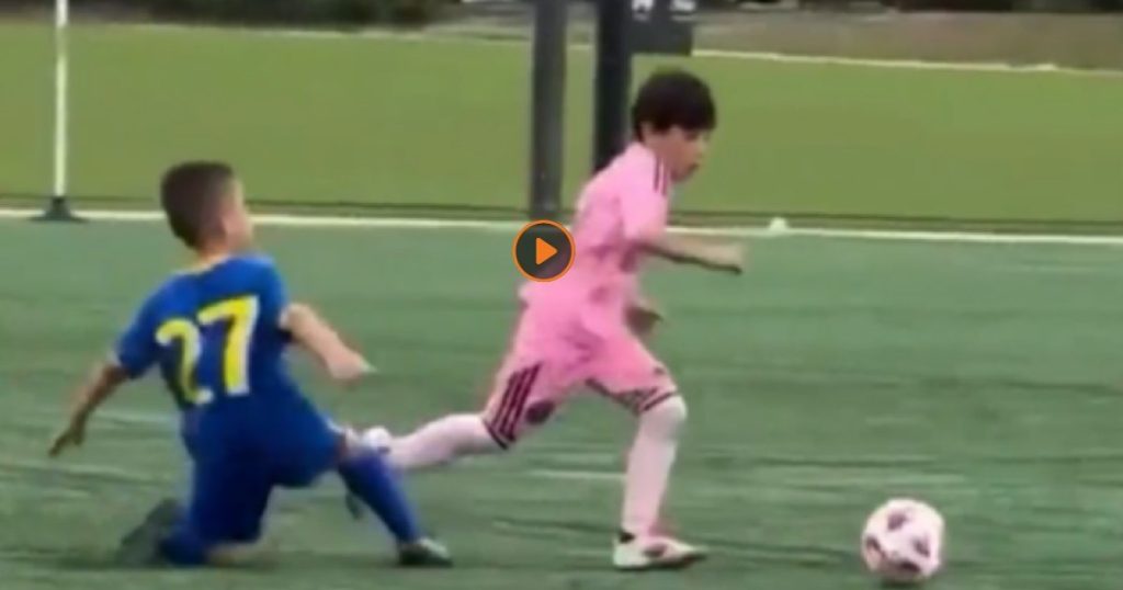 Video brilliant phase with Lionel Messi's rifle at the ball. Has copied movements from his famous father