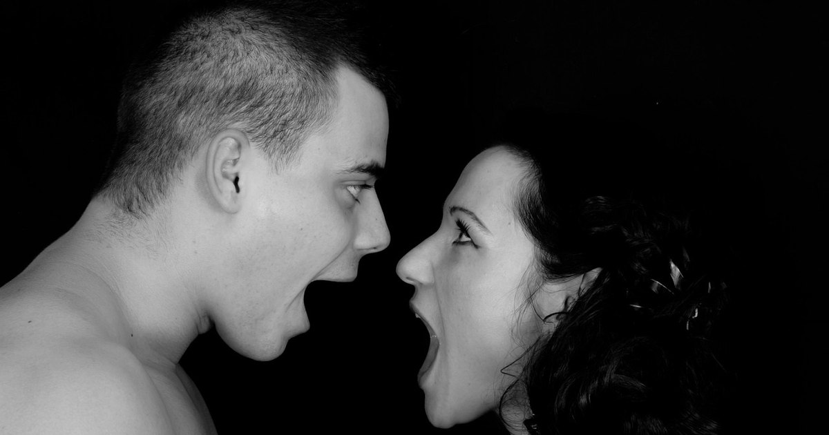 Video when the butterflies in the stomach disappear, the financial match takes control in the couple. About love, couple and money to Romanians