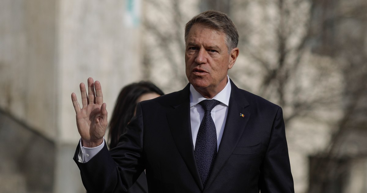What benefits Klaus Iohannis loses after resignation. Losses would have been much bigger if suspended