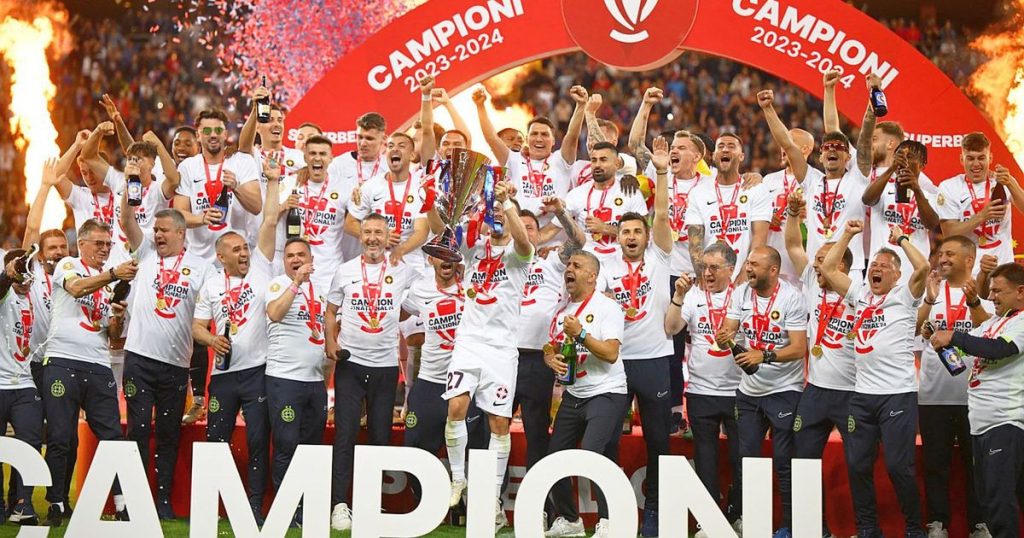 With whom FCSB is fighting for the title. Sabău, attacked again on account of religion