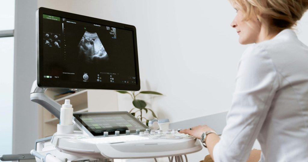 From prevention to screening. Annual medical analyzes essential for a woman
