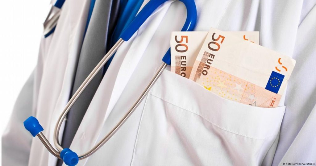 Informal payments to doctors, forbidden by law: What provides for the legislative project adopted by the Chamber of Deputies