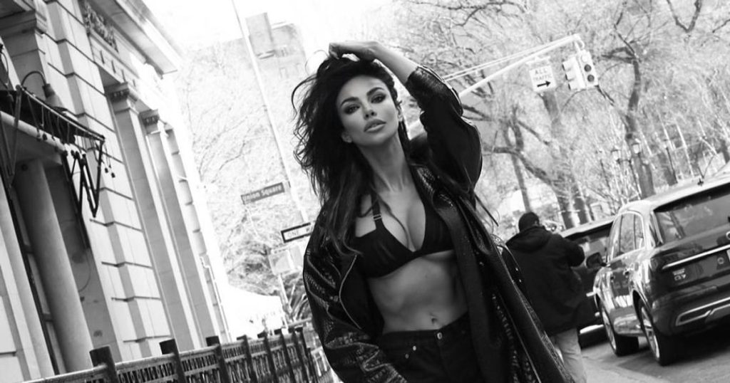 Mădălina Ghenea, spectacular appearance in underwear on the streets of New York