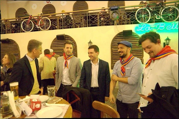 Matei Păun (left) and Nicușor Dan at the event in 2016 Photo Facebook/Andrei Botescu