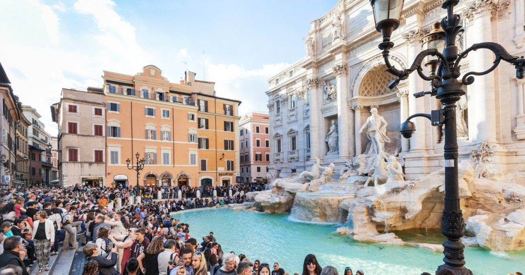 Scams to which tourists should be careful in the big European cities. What is the method of "gold ring"