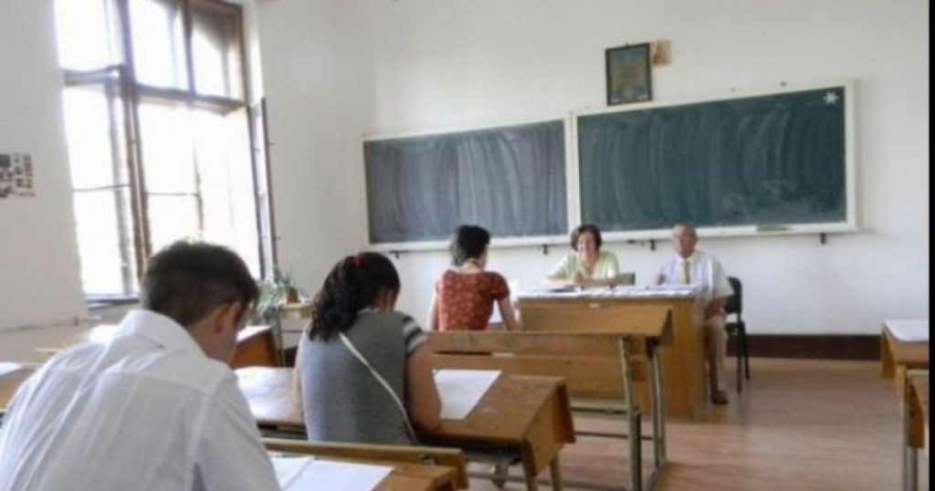 Simulation Baccalaureate 2025. Mathematics sample, the easiest in recent years. Professor: "Working subjects"