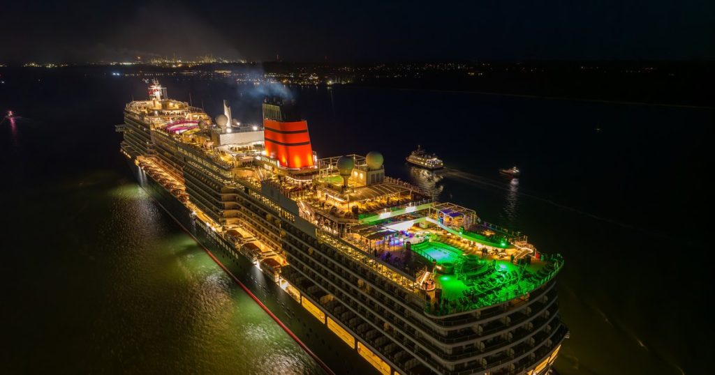 Tension at sea. The reason why the passengers of a cruise ship were warned to extinguish the lights