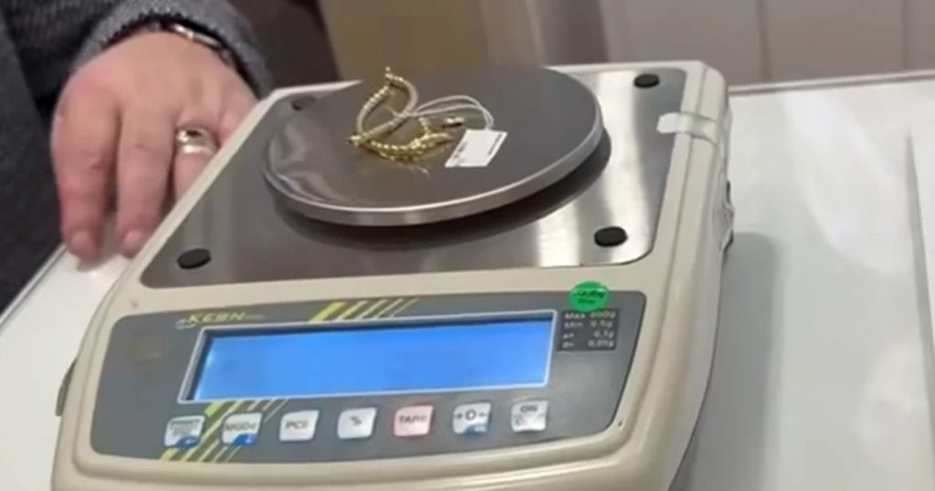 The jewelers revolt according to Piedone's controls. "The metal in jewelry is a technical necessity, not a scam"