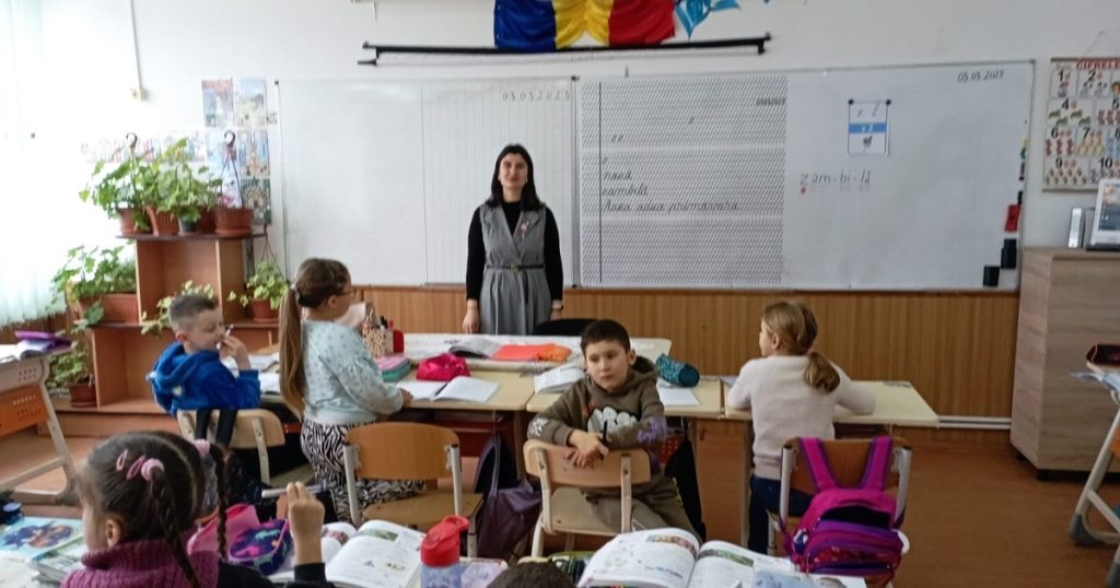 The teacher at the end of Romania who performs in education. Wanted to practice in the rural area and gives wings to the children