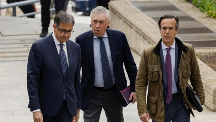 The Italian coach, along with his defenders