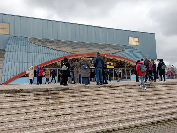 Parents came to support their children photo Cosmin Zamfirache