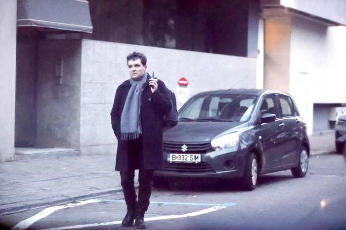 Nicușor Dan near the house of Matei Păun. Photo: Click!