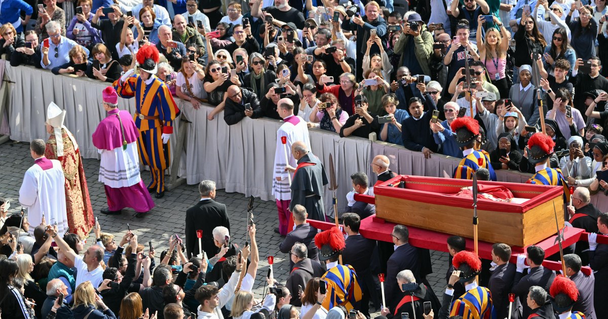 Astronomical prices for one night in Rome: How much does it cost to reach the pope's funeral