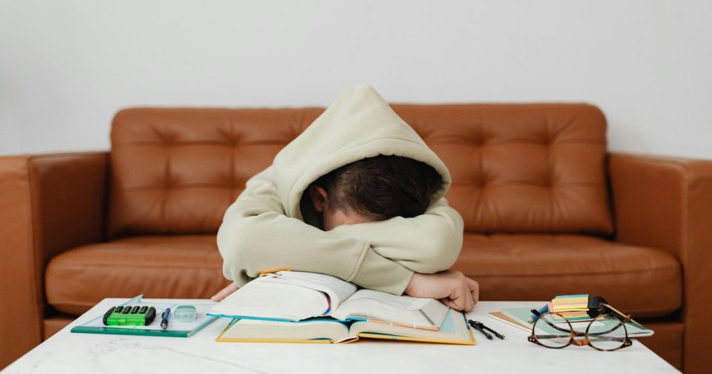 Burnout, a constant from ancient ages. "Parents are no longer playing with children, parents make sheets with children"