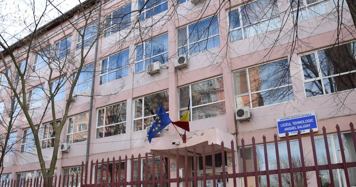 Calendar of school year 2025-2026. When the courses begin and what holidays will the students have