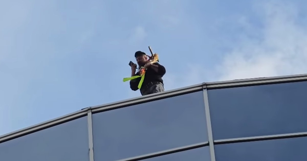 Călin Georgescu's supporter, who climbed the building of the High Court of Cassation and Justice, amended with 1,500 lei