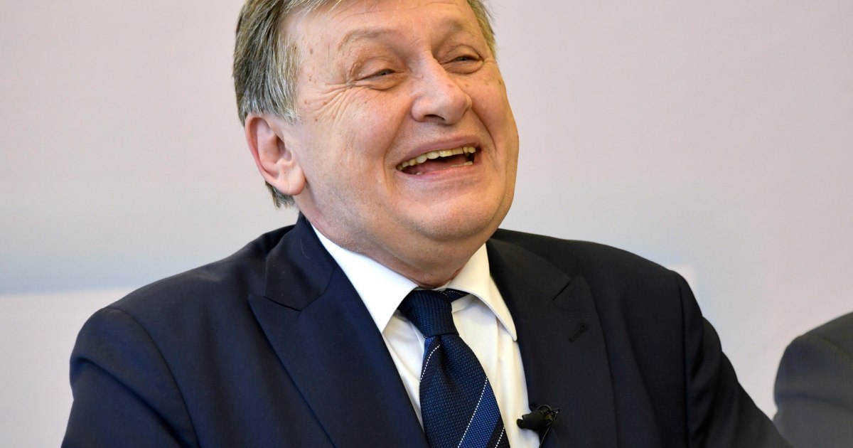 Crin Antonescu returns after 15 years in the fight for Cotroceni. What will count more: three games in the back or 10 years of absence? ANALYSIS