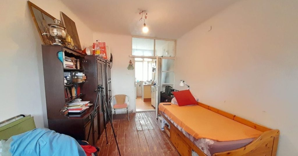 Design innovation in Cluj-Napoca: Apartment with a shower in the kitchen that sells for 5,400 euros the square meter