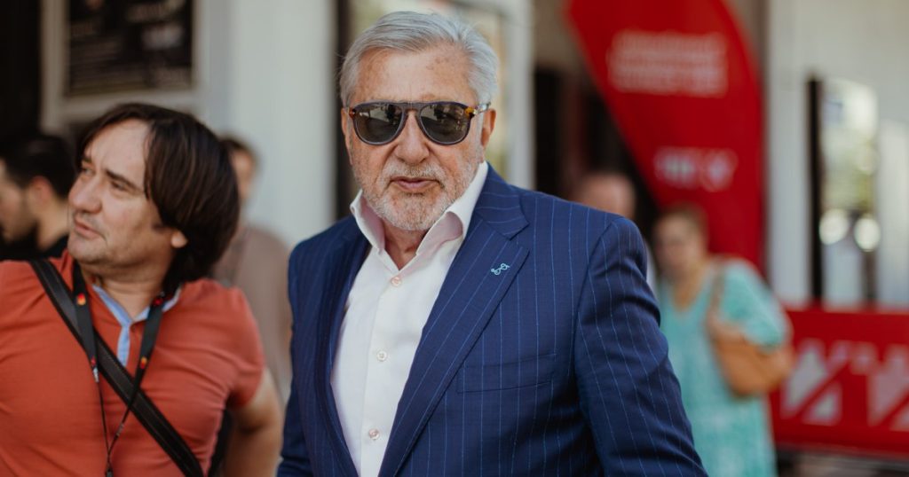 Ilie Nastase beats the cheek of the players who refused to convene to the BJK Cup national