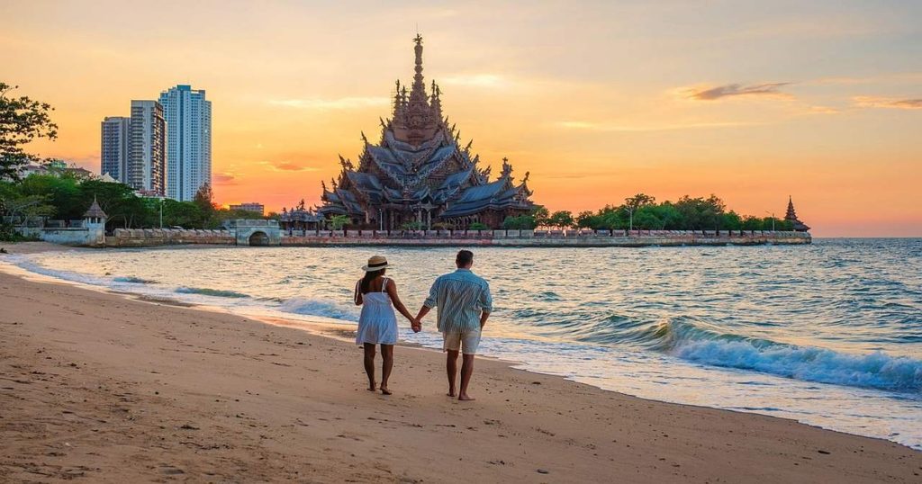 Thai beaches and temples - the perfect plan for a long holiday