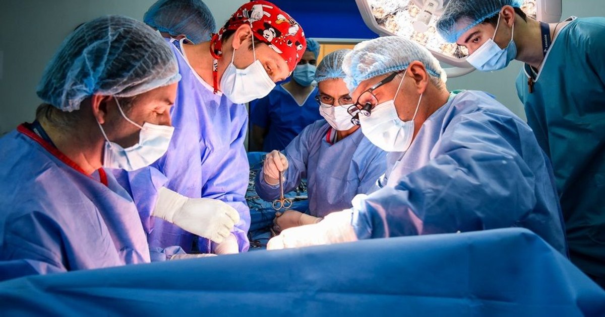 The first laparoscopic hepatic transplant from the living donor, performed at a private hospital in Romania
