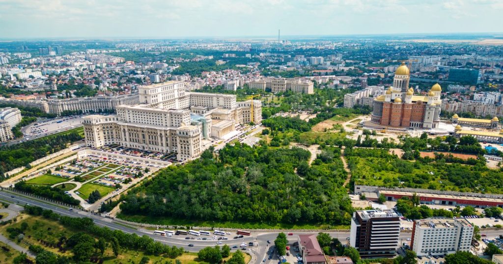 The regrets of Romanians moved to the new apartments in cities: "You give a wagon of money and maybe it was better in a communist block"