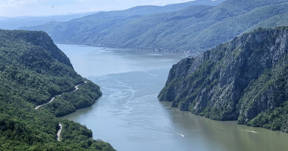 VIDEO Dream roads to the big lakes in Romania: Danube Clisura, Transalpina, Bicaz Gorges