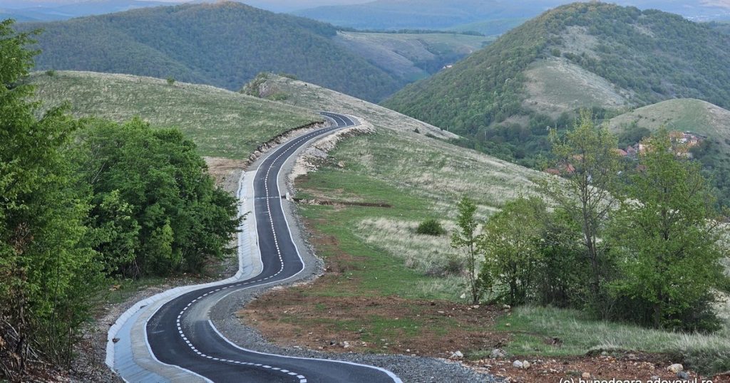 VIDEO "Transalpine of cyclists", dethroned by the bicycle streams in the brains of the mountains. New routes, arranged on the land of bears