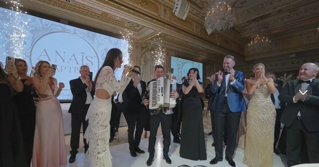 Video Romanian baptism in Trump's residence. Dragoș eyebrow baptized his daughter at Mar-A-Lago, in the presence of 250 guests