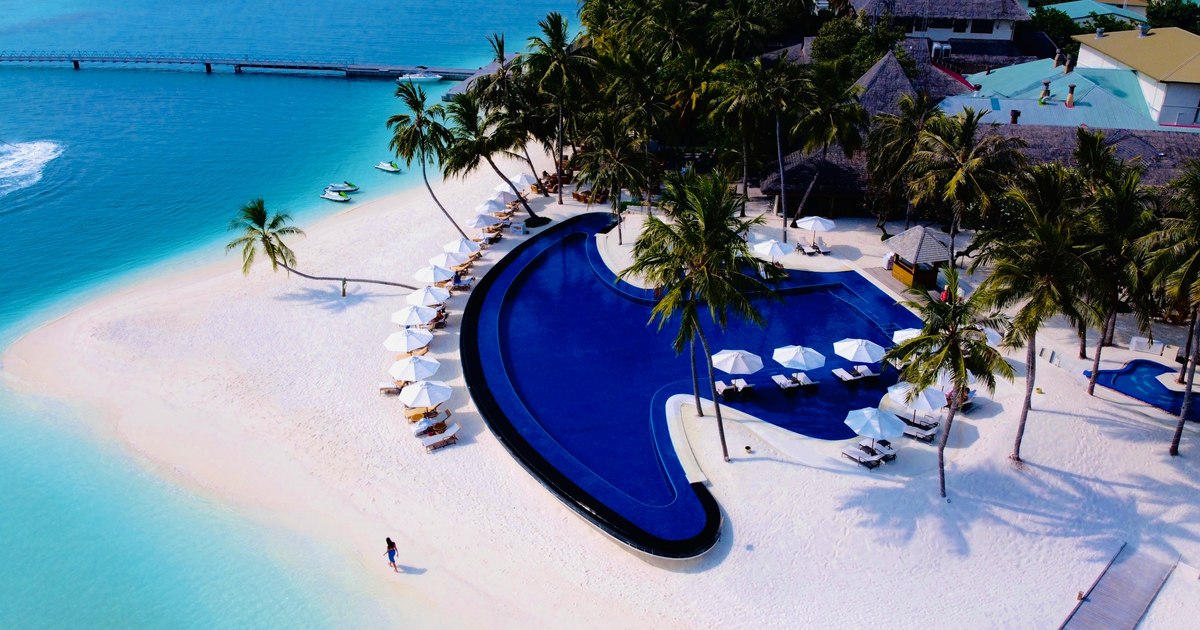 Video fun in the paradise in Maldives for only 30 euros. A vlogger shows us what the travel agencies do not want to know