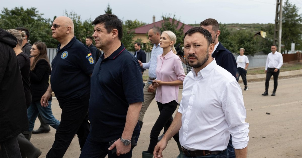 "Whoever sells his country once, will sell it the second time." Fechet, after Ponta said he flooded Romanian villages to save Belgrade