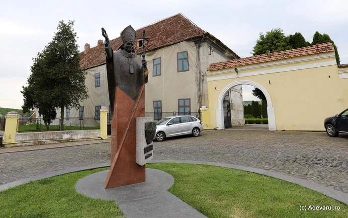 Pope's statue. Photo: Daniel Guță Adevărul