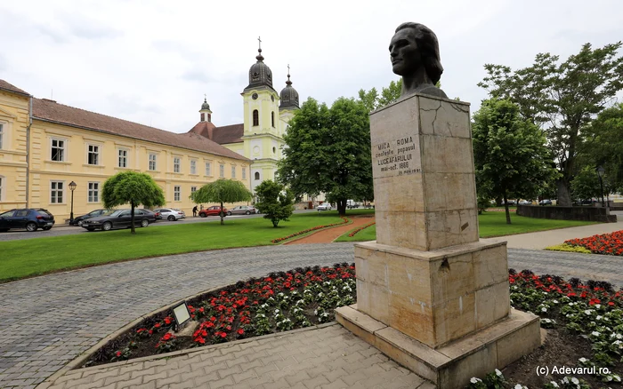 Mihai Eminescu's statue. Photo: Daniel Guță Adevărul
