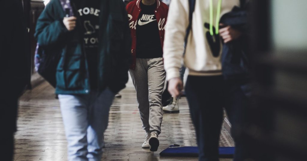 40% of adolescents do not want to attend high school. The reasons behind the worrying trend