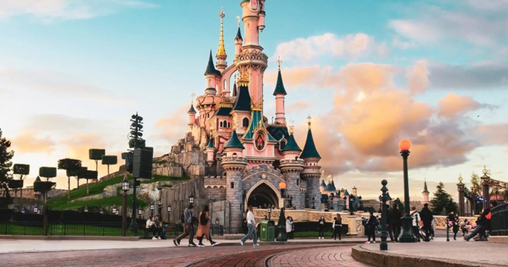 Disney opens a new themed park in a tourist destination in full expansion