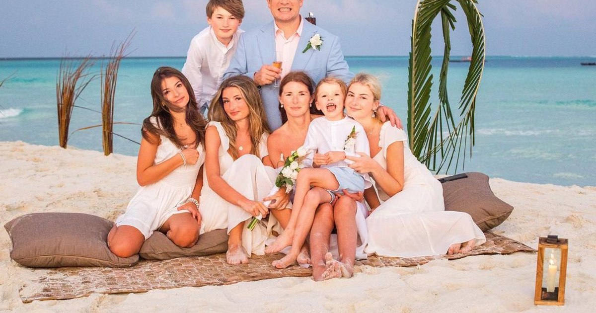 Jamie Oliver failed to keep their children away from unhealthy food. "At 12-13 years old they start to go on the classic pizza path"