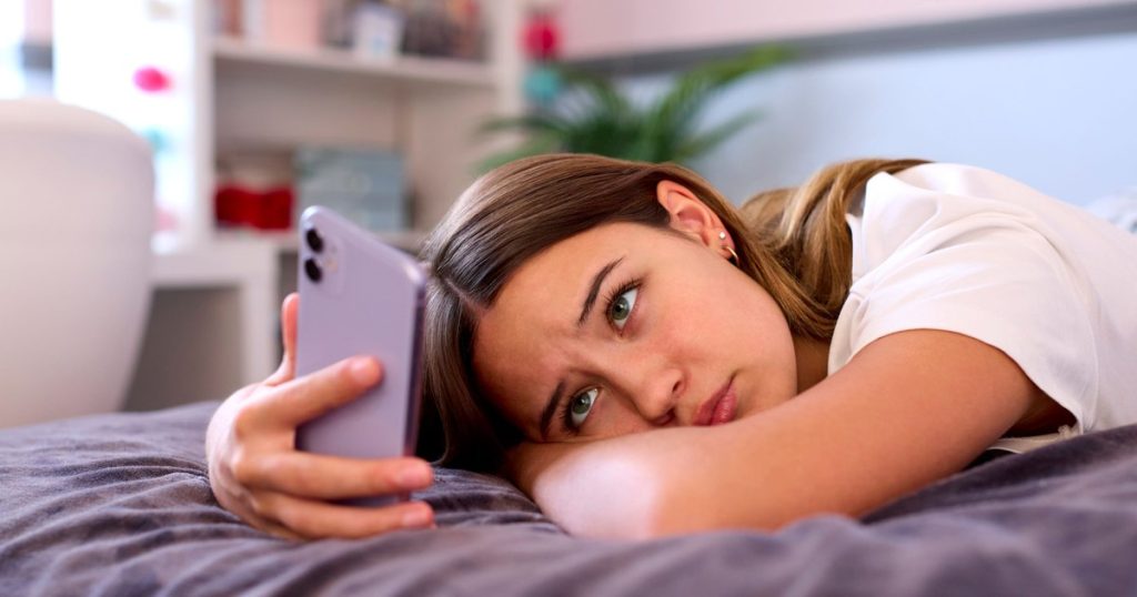 More and more young people dream of a world without internet, shows a new study
