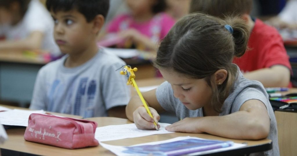 National Assessment 2025. The students of the second class hold the test in mathematics and the exploration of the environment