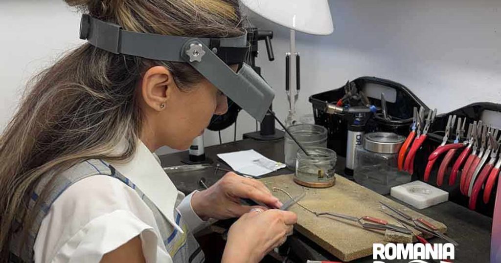 Video Gabriela Voicu Secărea, contemporary jewel designer brings together at Expo 2025 Osaka, mythology with modern technologies in unique pieces