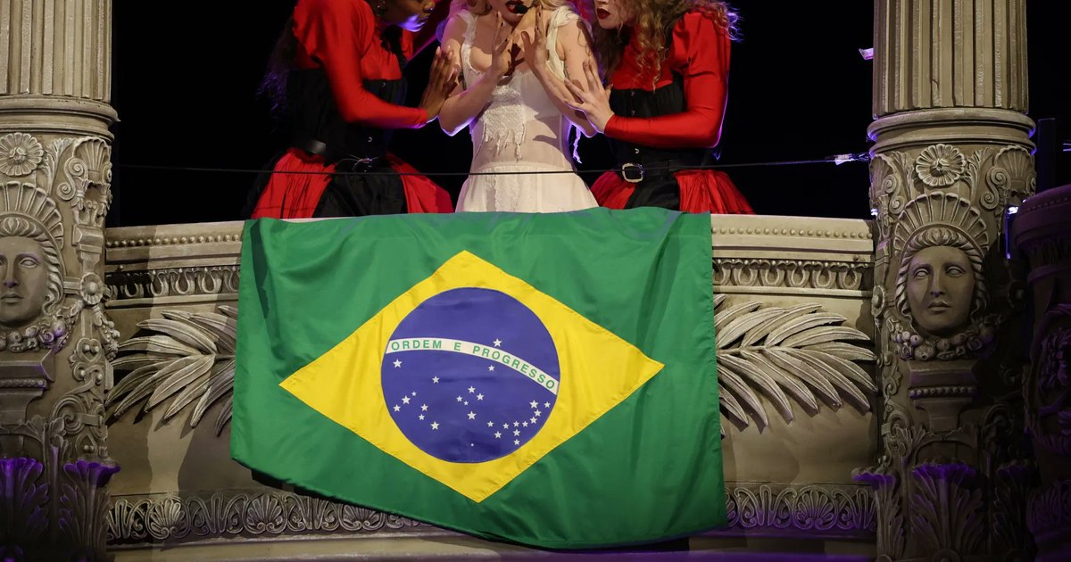 Video bomb attack, police officer, at a Lady Gaga's concert, on the Copacabana beach in Rio de Janeiro