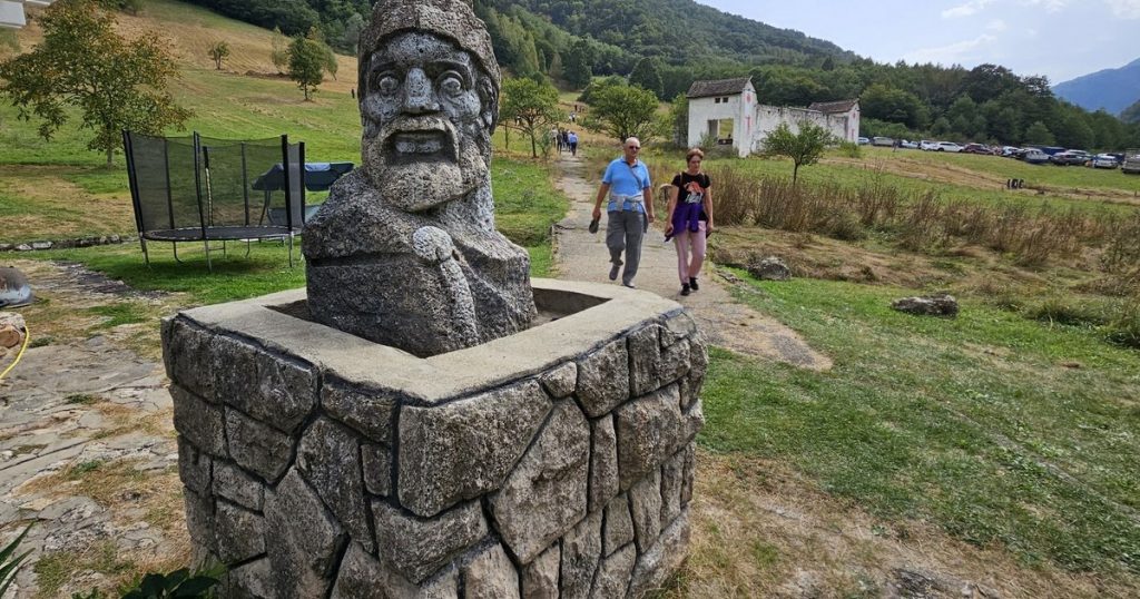 Video the village where Ceausescu reinvented him on Burebista. Is surrounded by the most famous Dacian fortresses